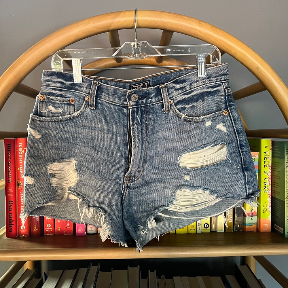 HIGH WAISTED RIPPED JEAN SHORTS